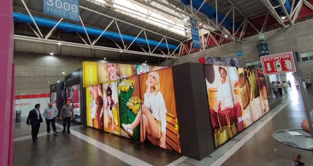 Diseño gráfico e impresión para stands y exhibiciones