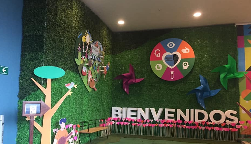 Diseño, fabricacion y montaje de estands y espacios comerciones - Clover